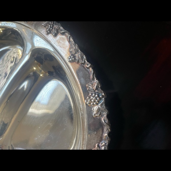 Old English Silver Plated Covered Entree Tray - Picture 5 of 13